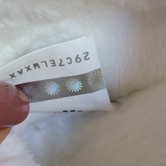 UGG Infant Bixbee and Lovely Blanket - Picture 6 of 9